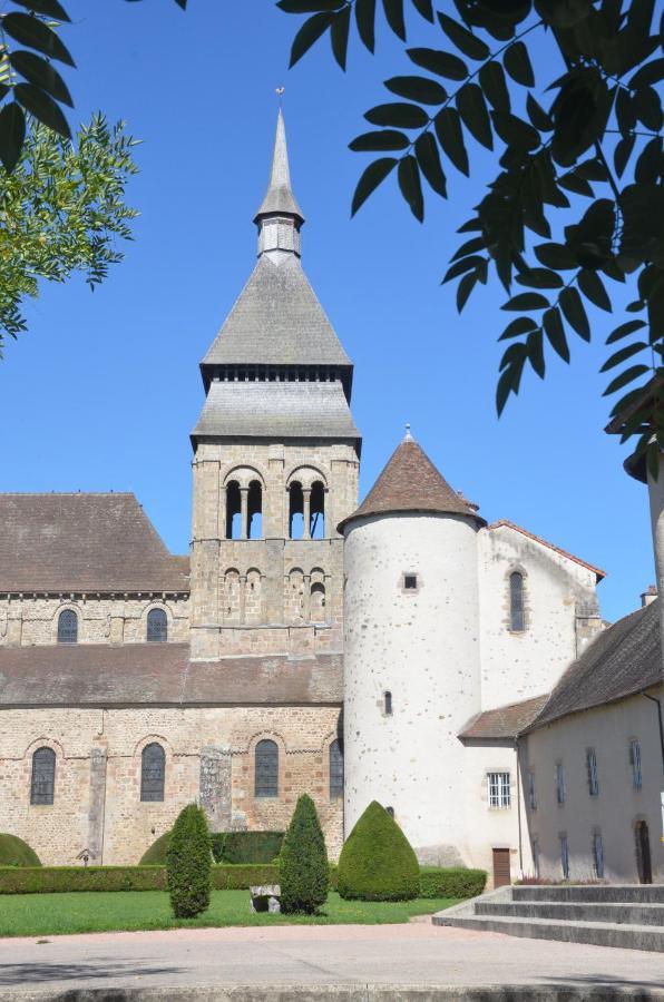 Au Bord De L'Eau Appartement 50 M2 Chambon-sur-Voueize ภายนอก รูปภาพ
