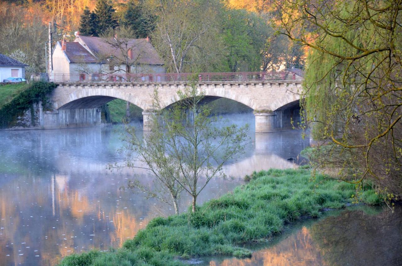 Au Bord De L'Eau Appartement 50 M2 Chambon-sur-Voueize ภายนอก รูปภาพ