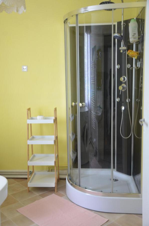 Au Bord De L'Eau Appartement 50 M2 Chambon-sur-Voueize ภายนอก รูปภาพ
