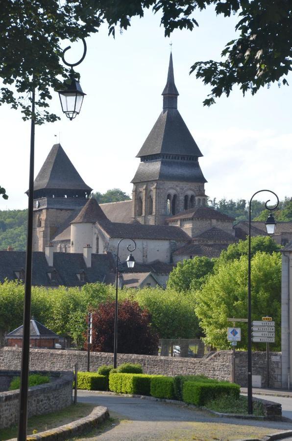 Au Bord De L'Eau Appartement 50 M2 Chambon-sur-Voueize ภายนอก รูปภาพ