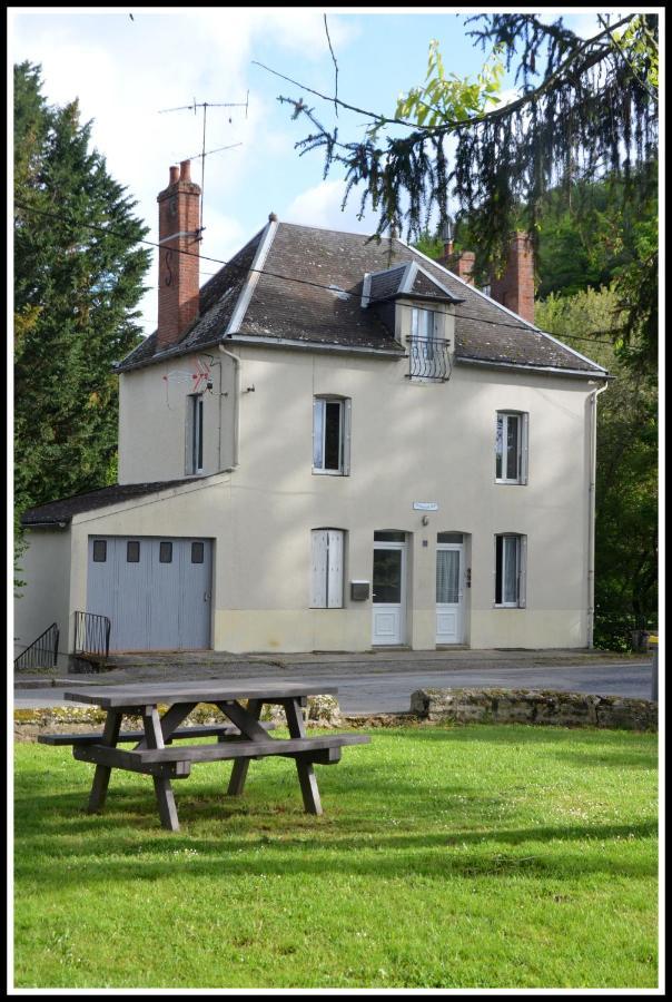 Au Bord De L'Eau Appartement 50 M2 Chambon-sur-Voueize ภายนอก รูปภาพ